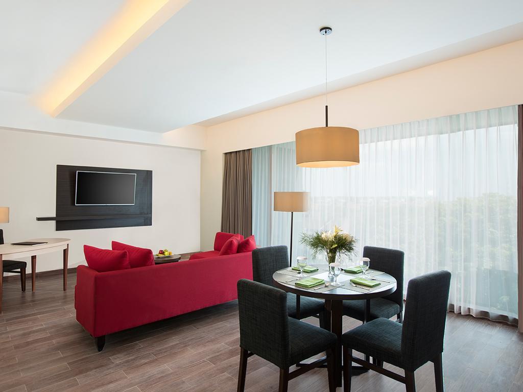 Hotel Santika Pekalongan Buitenkant foto