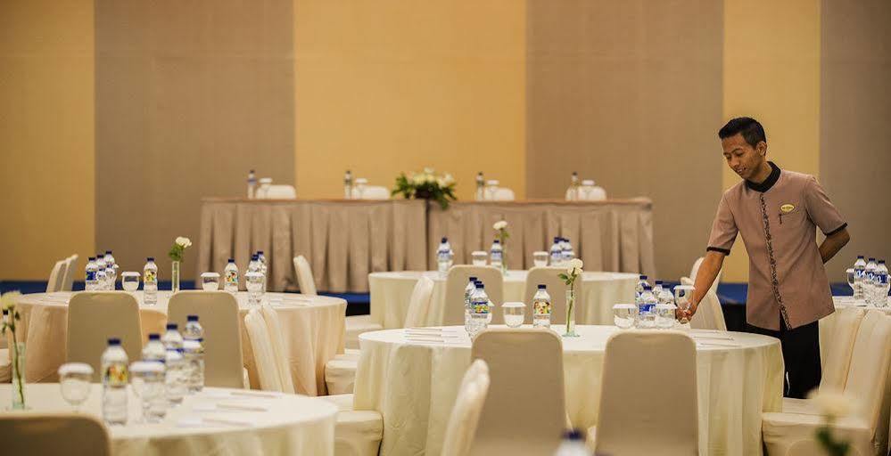 Hotel Santika Pekalongan Buitenkant foto